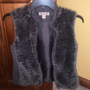 Fluffy Gray Vest. Vintage America.
